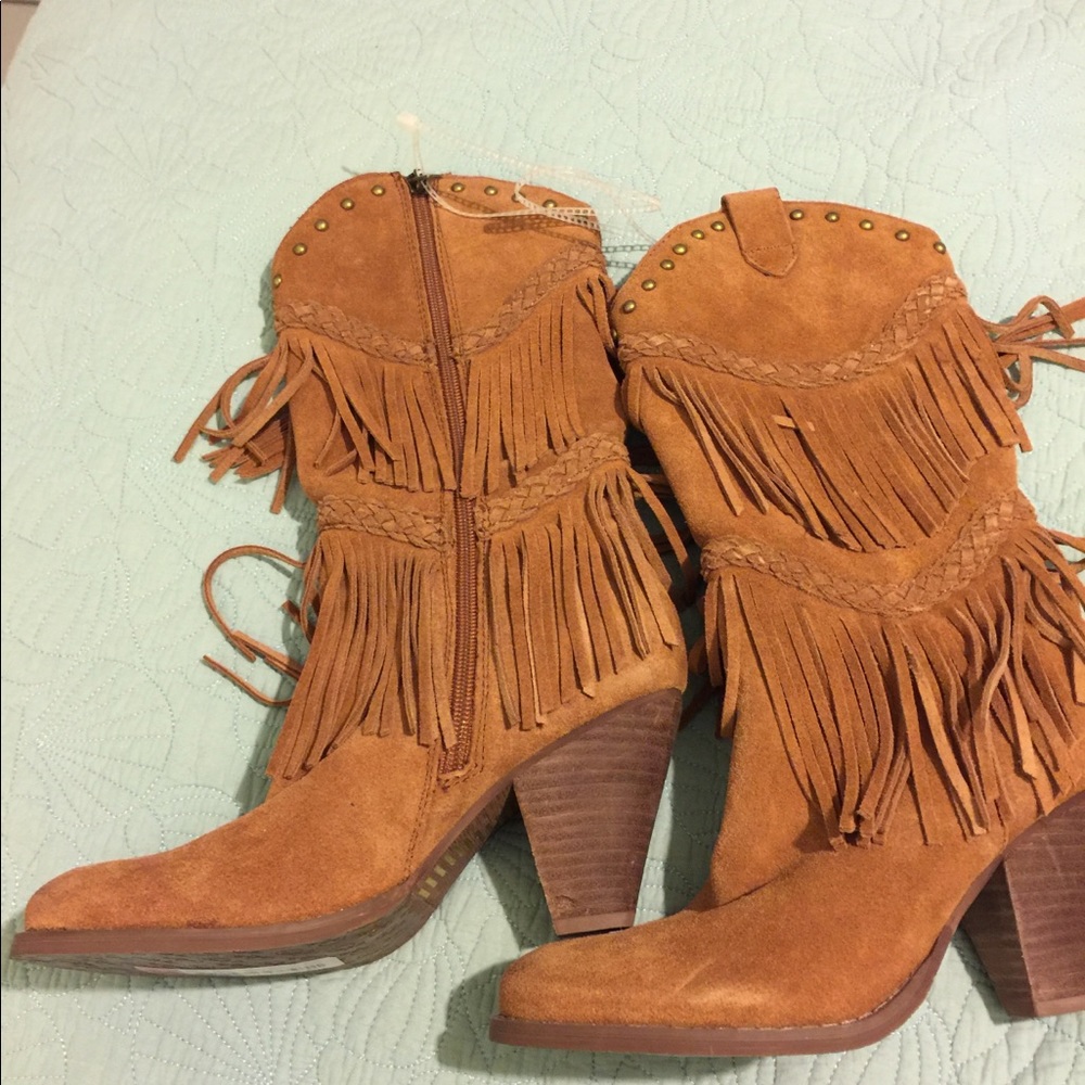Reba Tan Leather Tassle Boots!